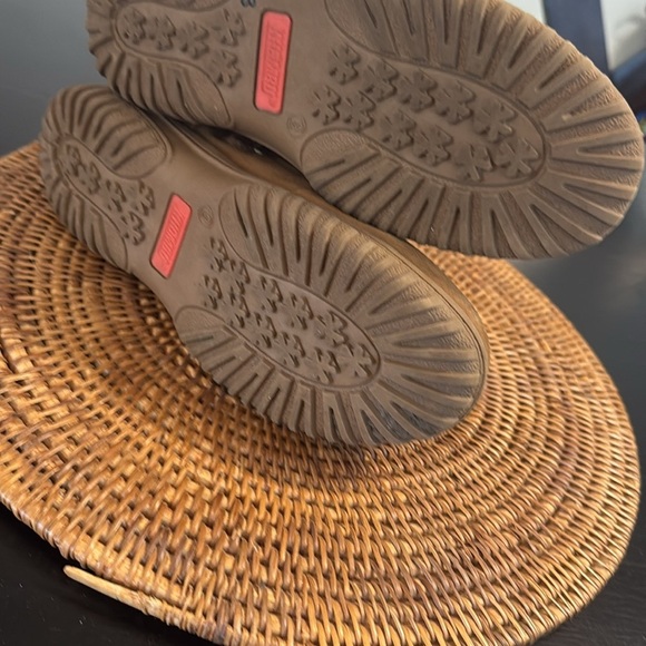 Khombu Cozy Tan Ankle Boots - Picture 5 of 8